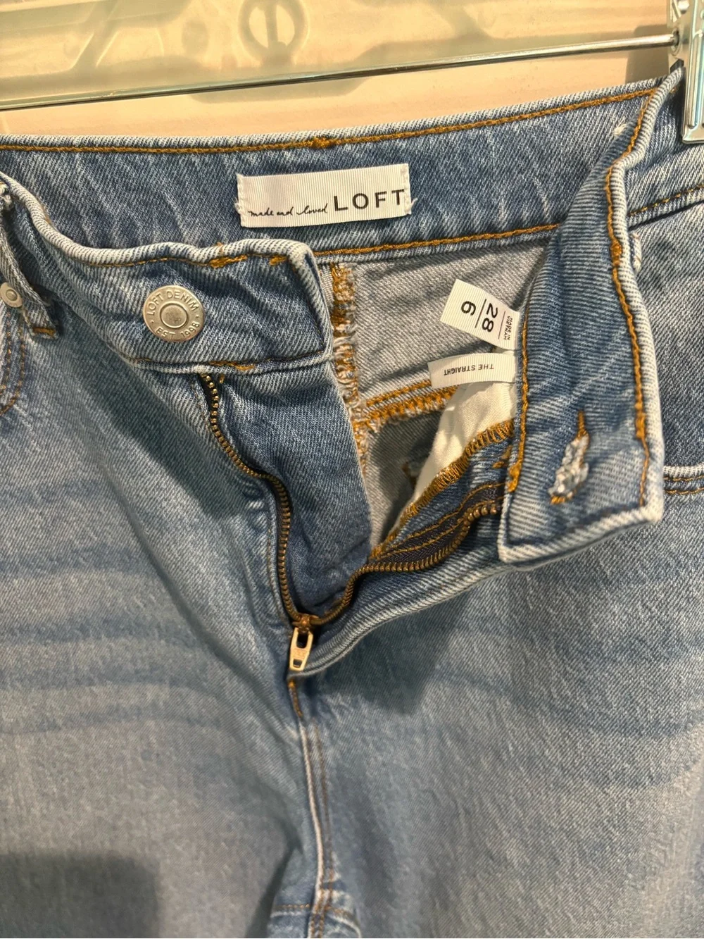 LOFT Women’s Straight Leg Jeans Size 6 Light Wash Denim